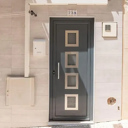 Rodrigues Family House 73a Апартаменты